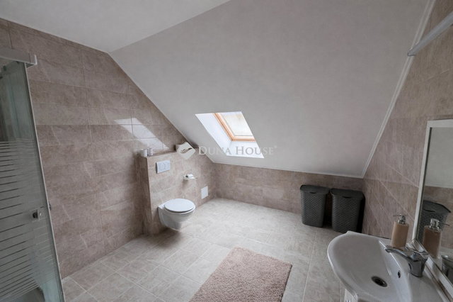 Eladó családi ház, Pécsváradon 114.99 M Ft, 7 szobás