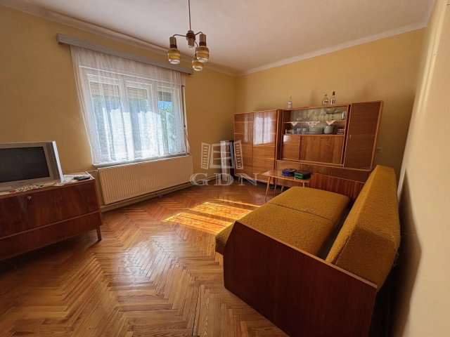 Eladó családi ház, Komáromban 42 M Ft, 3 szobás