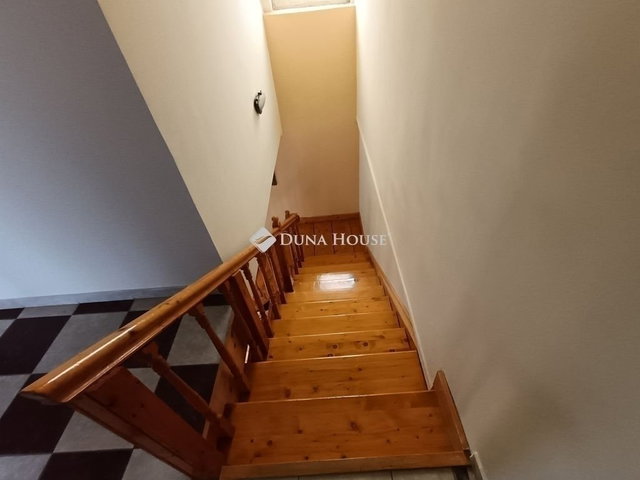 Eladó családi ház, Szegeden 92 M Ft, 5 szobás