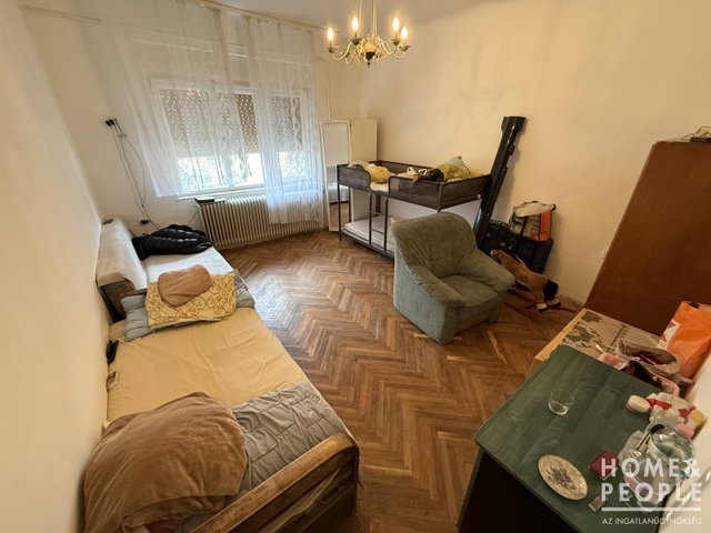 Eladó családi ház, Szegeden 74.999 M Ft, 3 szobás