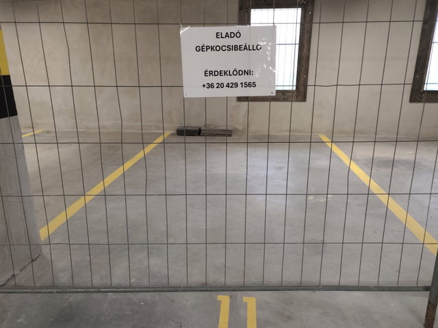 Kiadó garázs, Komáromban, Lovarda téren 25 E Ft / hó