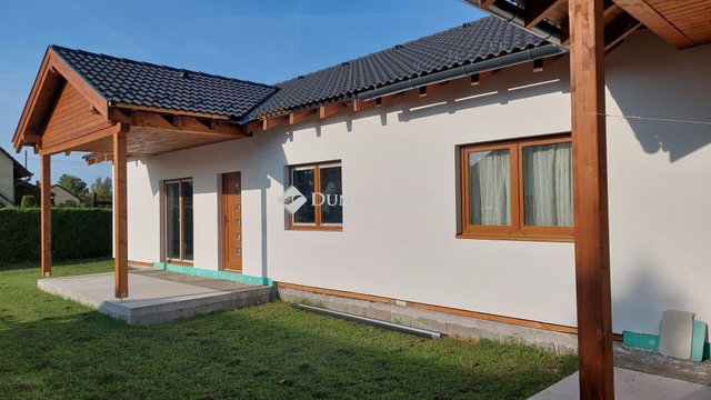 Eladó ikerház, Balatonmáriafürdőn, Akácfa utcában 45 M Ft