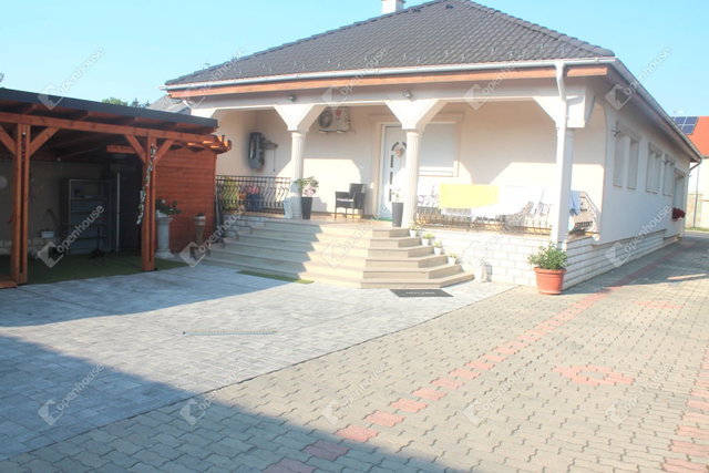 Eladó családi ház, Szombathelyen 128 M Ft, 5 szobás