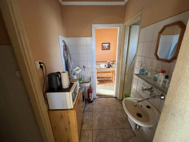 Eladó ipari ingatlan, Cegléden 125 M Ft / költözzbe.hu