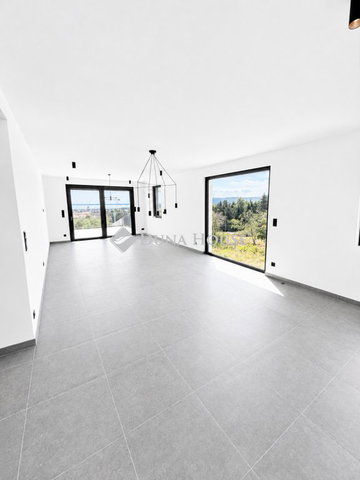 Eladó téglalakás, Balatonalmádiban 157 M Ft, 3 szobás