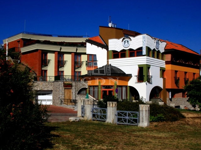 Eladó hotel, Pécsett 1300 M Ft / költözzbe.hu