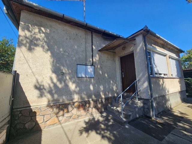 Eladó családi ház, Őcsényen, Deák utcában 28.9 M Ft