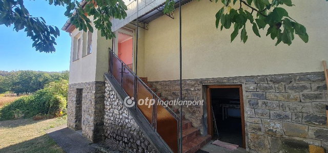 Eladó családi ház, Nagyvisnyón 40 M Ft, 2+8 szobás