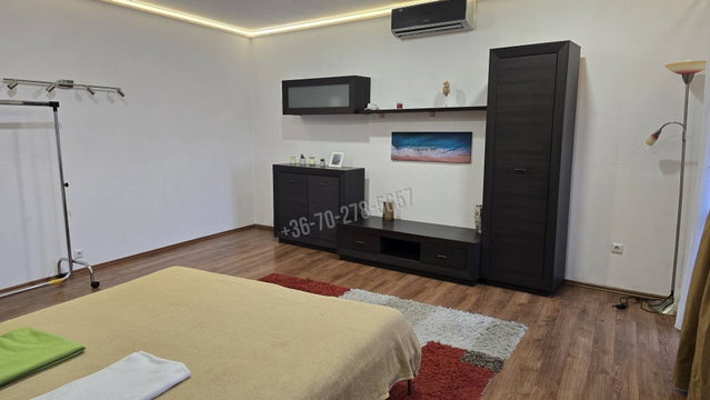 Kiadó téglalakás, albérlet, Pécsett 170 E Ft / hó, 1 szobás