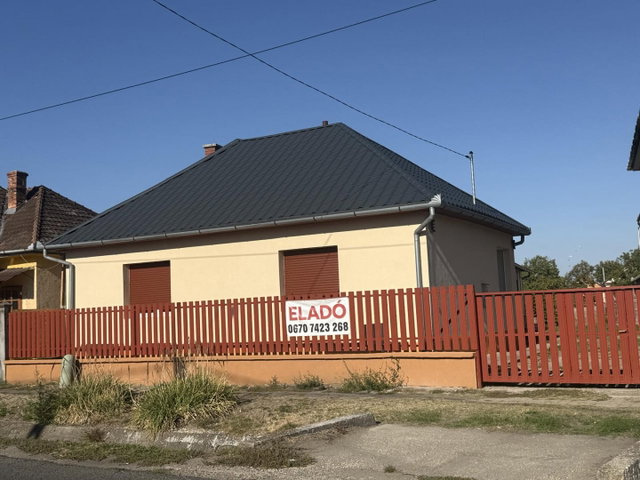 Eladó családi ház, Tápiószentmártonon, Kossuth Lajos úton