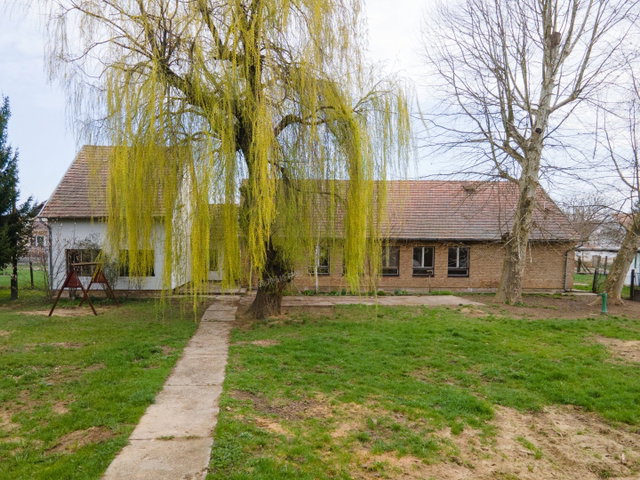 Eladó családi ház, Érsekvadkerten 50 M Ft, 6 szobás