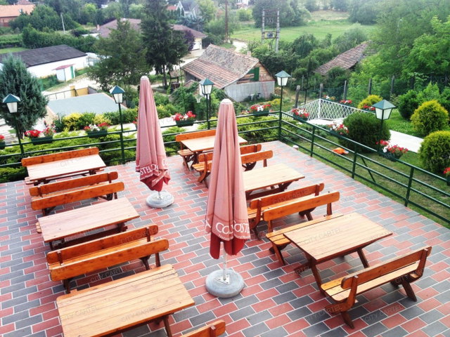 Eladó hotel, Domonyban 419.9 M Ft, 35 szobás