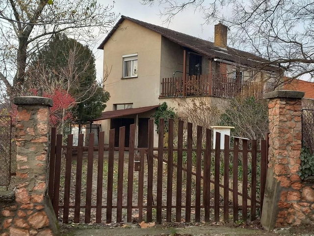 Eladó családi ház, Tatán 74.5 M Ft, 4 szobás