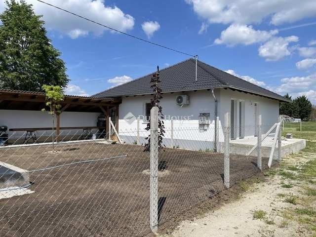 Eladó ikerház, Inárcson 89 M Ft, 4 szobás / költözzbe.hu