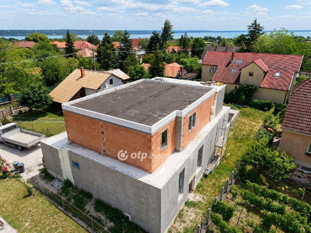 Eladó családi ház, Balatonalmádiban 239 M Ft, 5 szobás