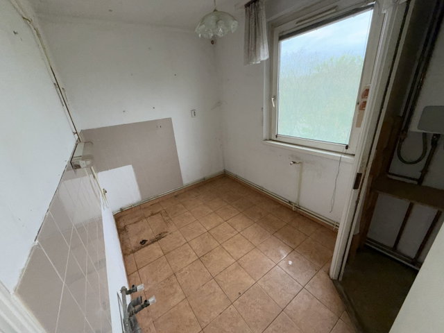 Eladó panellakás, Makón, Fűrész utcában 29.99 M Ft, 2 szobás