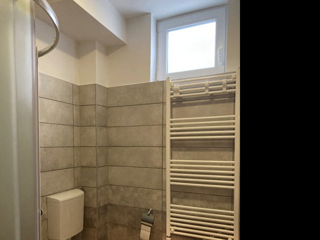 Kiadó téglalakás, albérlet, Pécsett, Gyula utcában, 1+1 szobás