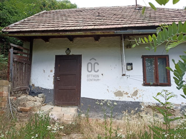 Eladó családi ház, Pécsett 21 M Ft, 1 szobás