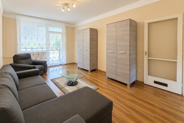 Kiadó panellakás, albérlet, Egerben 150 E Ft / hó, 2 szobás