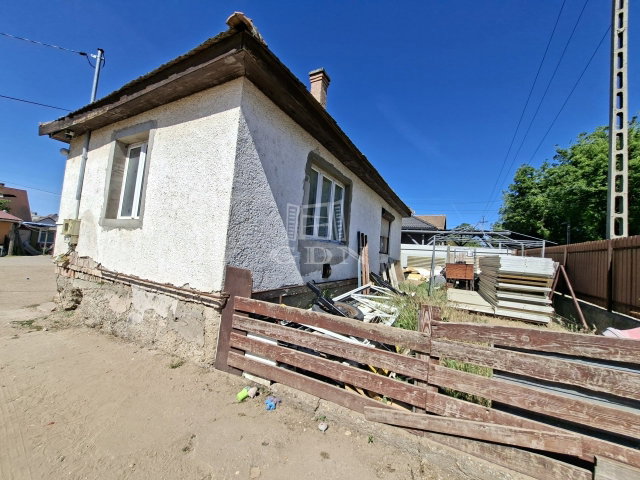 Eladó családi ház, Dunakeszin 115 M Ft, 5+3 szobás