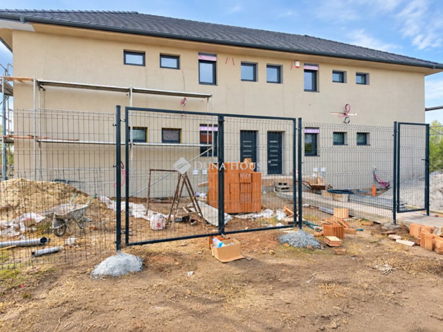 Eladó téglalakás, Cegléden 65 M Ft, 4 szobás