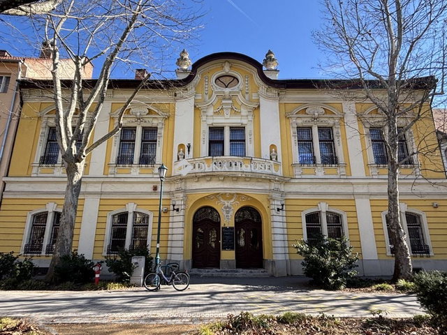 Eladó családi ház, Kiskunfélegyházán, Petőfi téren 329.9 M Ft