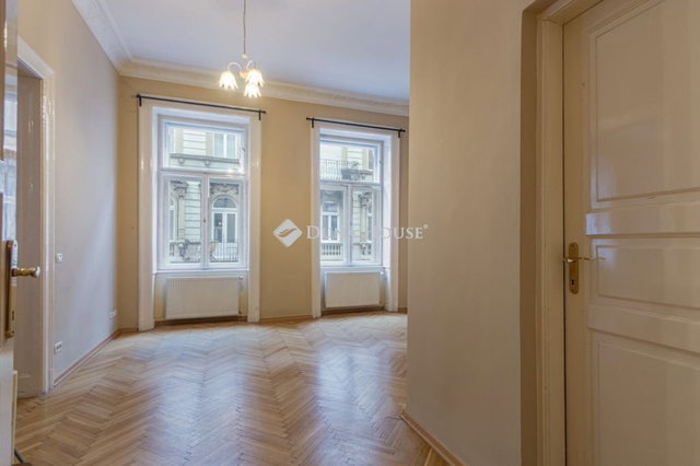 Kiadó téglalakás, albérlet, Budapesten, VII. kerületben