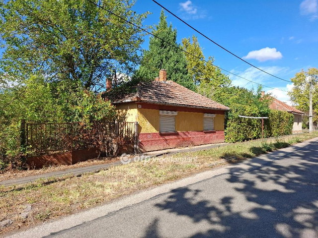 Eladó családi ház, Békéscsabán 8 M Ft, 2 szobás