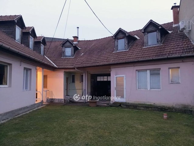 Eladó családi ház, Egerben 75 M Ft, 3 szobás