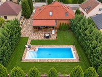 Eladó családi ház, Pécsett 155 M Ft, 3 szobás