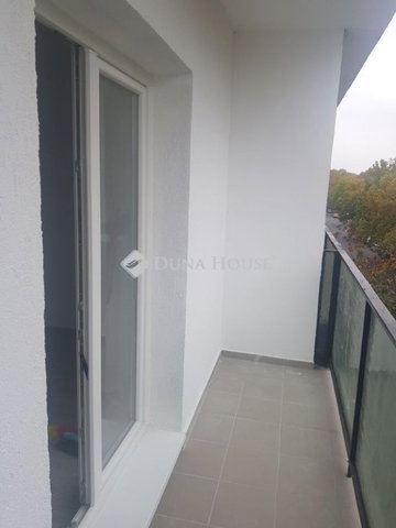 Eladó panellakás, Pécsett 56.5 M Ft, 2 szobás