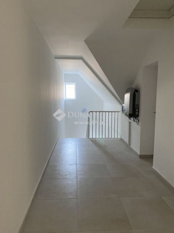 Eladó családi ház, Pécsett 150 M Ft, 4 szobás
