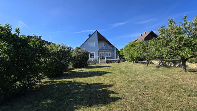Eladó családi ház, Balatonakaliban 140 M Ft, 5 szobás