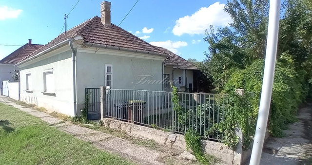 Eladó családi ház, Mosonszentmiklóson 32 M Ft, 3 szobás