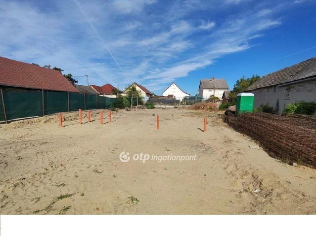 Eladó családi ház, Dunaföldváron 77 M Ft, 1+2 szobás