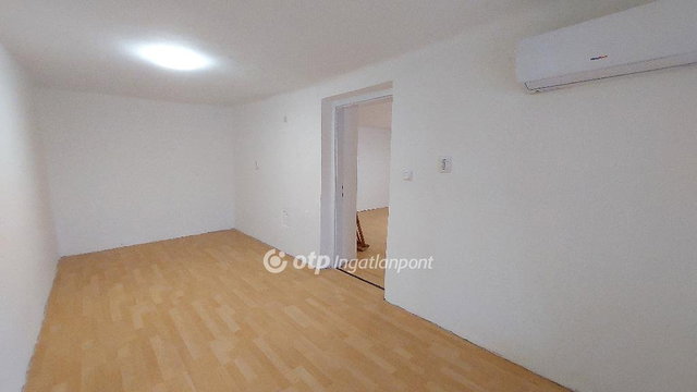 Eladó családi ház, Kisújszálláson 15 M Ft, 2 szobás