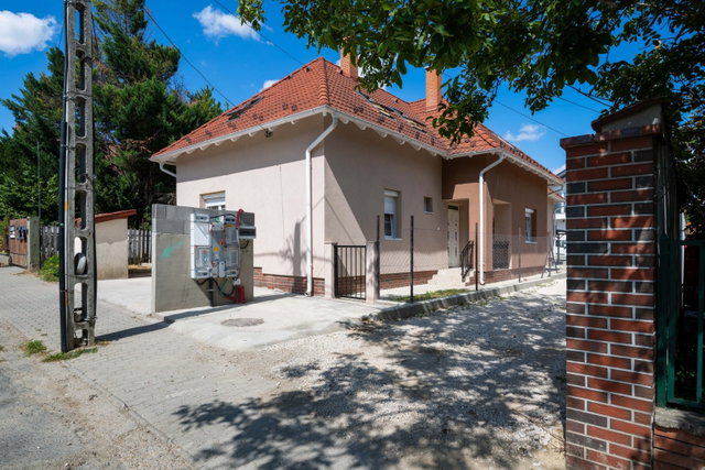 Eladó ikerház, Százhalombattán 85 M Ft, 3 szobás