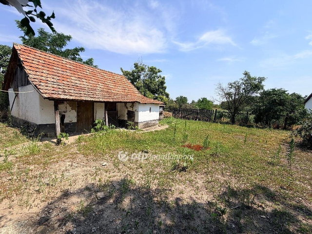 Eladó családi ház, Zsákán 8.5 M Ft, 2+1 szobás