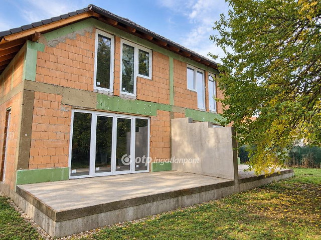 Eladó ikerház, Kápolnásnyéken 80 M Ft, 5 szobás