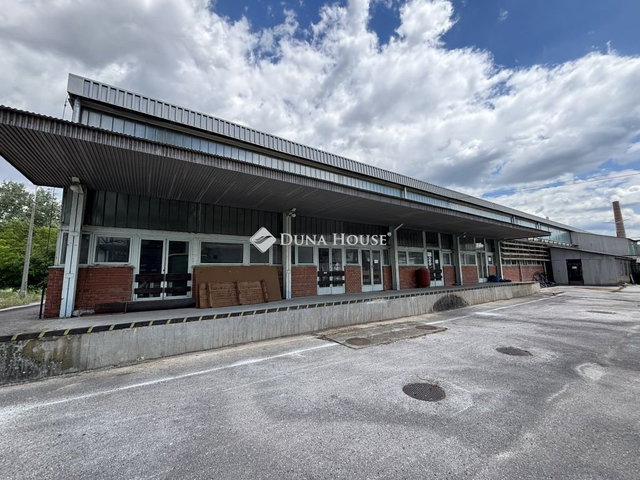 Eladó ipari ingatlan, Almásfüzitőn 599 M Ft