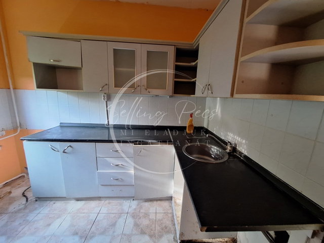 Eladó panellakás, Komlón 19.9 M Ft, 2+1 szobás