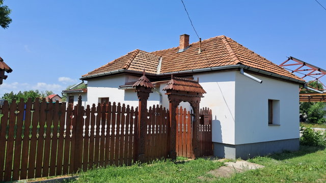 Eladó családi ház, Tiszatenyőn 10.9 M Ft, 2 szobás