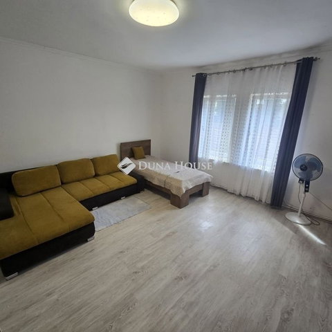 Eladó ikerház, Gödöllőn 224 M Ft, 7 szobás