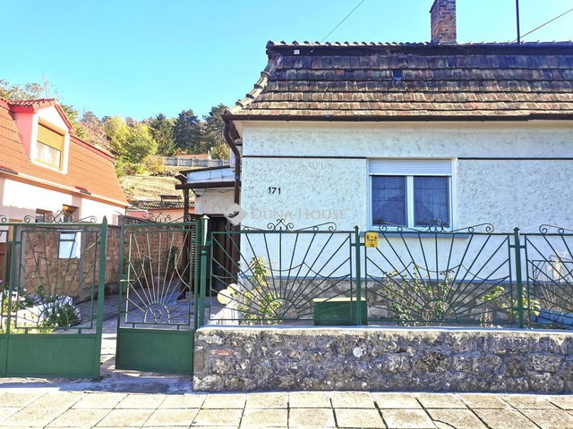 Eladó családi ház, Dunaalmáson, Almási utcában 48 M Ft