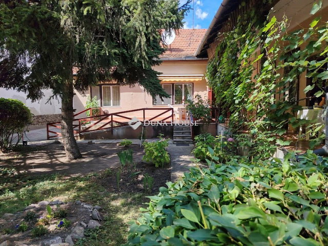 Eladó családi ház, Békéscsabán, Gyulai úton 65.9 M Ft