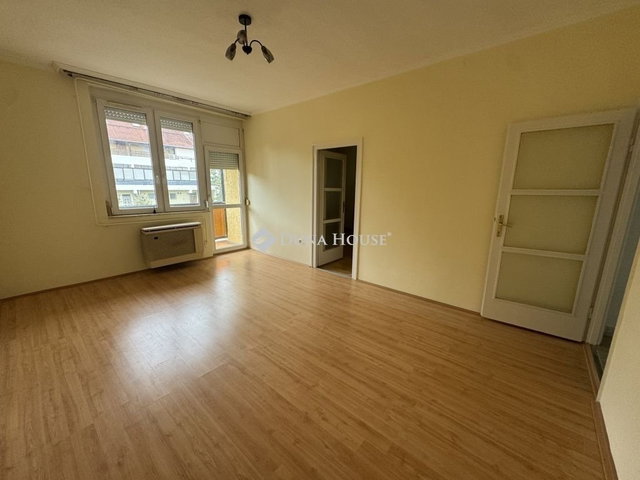Eladó téglalakás, Zalaegerszegen 36 M Ft, 2 szobás