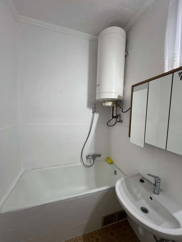 Eladó családi ház, Pápán 28.5 M Ft, 1 szobás