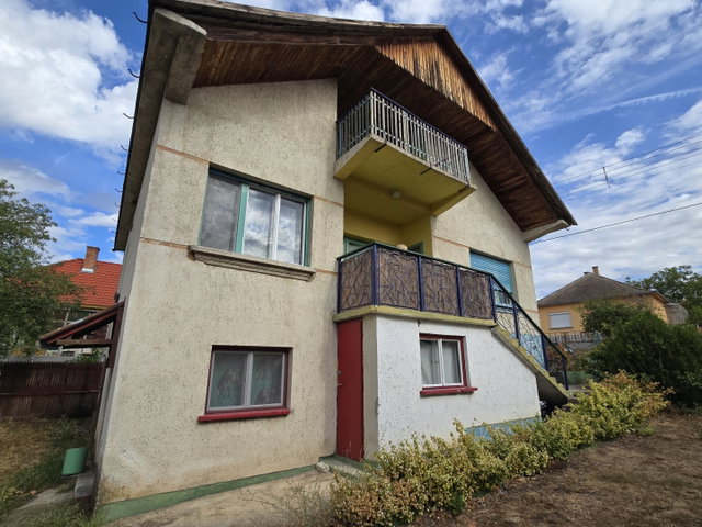 Eladó családi ház, Öskün 60 M Ft, 3 szobás