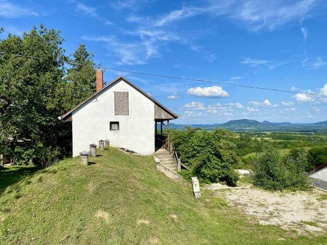 Eladó nyaraló, Lesencefaluban 39.5 M Ft, 2 szobás