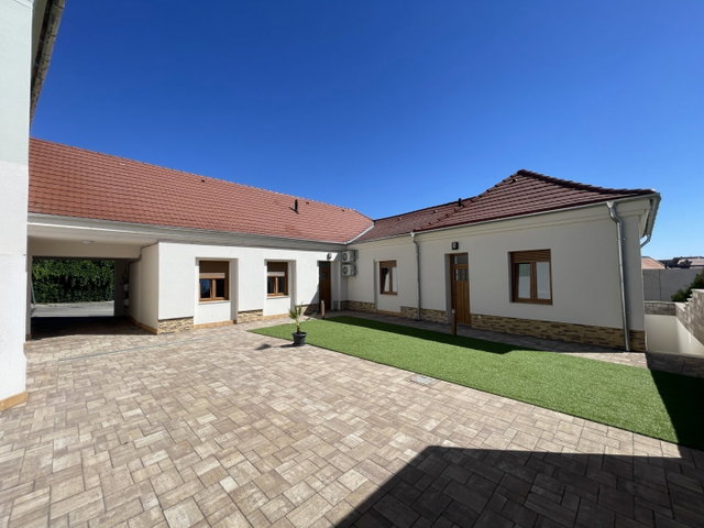 Eladó téglalakás, Veszprémben 86 M Ft, 3 szobás
